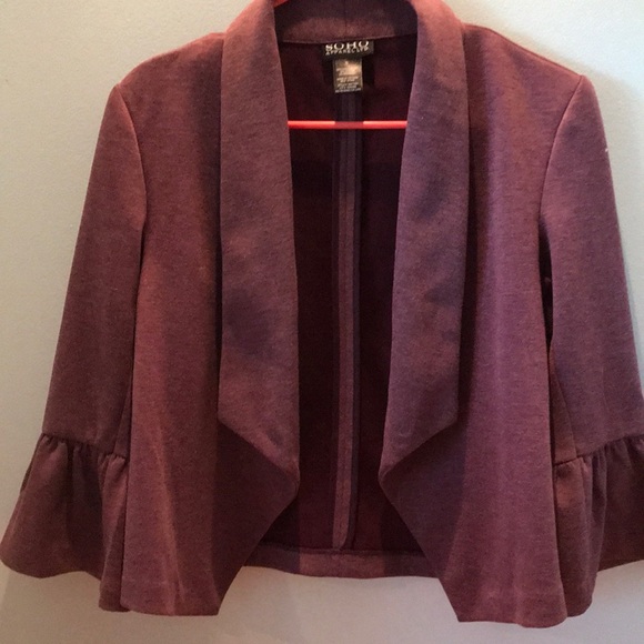 Soho Apparel Ltd small short waisted jacket w 3/4 length sleeves, ruffled cuffs - Picture 2 of 7